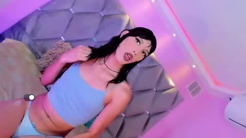 honey_moontsts online show from June 2026 12:22:01 PM