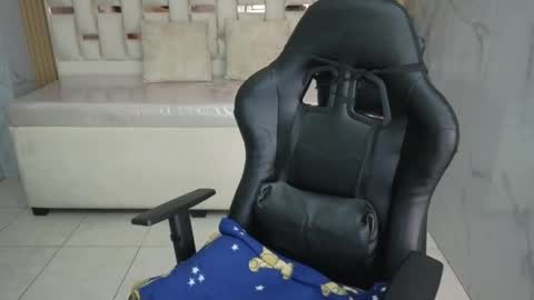 HONEY  online show from April 2026 01:37:02 PM