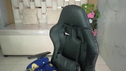 HONEY  online show from May 2026 01:38:02 PM