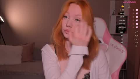 Snapshot of honeyautumn chatting on April 2026 12:27:01 AM honeyautumn online show from April 2026 12:27:01 AM