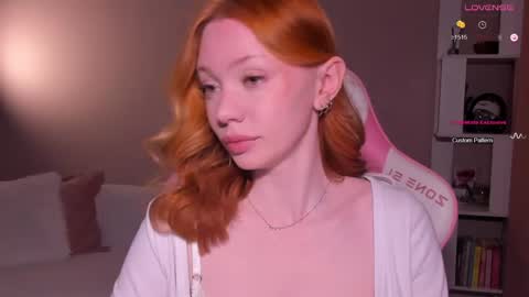 Snapshot of honeyautumn chatting on April 2026 12:33:02 AM honeyautumn online show from April 2026 12:33:02 AM