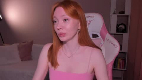 Snapshot of honeyautumn chatting on April 2026 12:34:01 AM honeyautumn online show from April 2026 12:34:01 AM