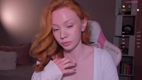Snapshot of honeyautumn chatting on April 2026 10:07:02 PM honeyautumn online show from April 2026 10:07:02 PM