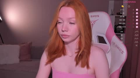 Snapshot of honeyautumn chatting on April 2026 11:20:02 PM honeyautumn online show from April 2026 11:20:02 PM