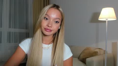 Snapshot of honeybae3 chatting on December 2024 04:28:01 PM Kira Instagram asaphoney Fansly asaphoney online show from December 2024 04:28:01 PM