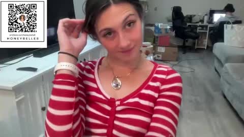 Snapshot of honeybelle8 chatting on December 2024 01:38:02 PM belle brunette online show from December 2024 01:38:02 PM