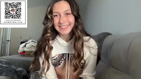 Snapshot of honeybelle8 chatting on January 2025 01:58:01 PM belle brunette online show from January 2025 01:58:01 PM