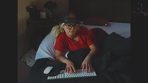 honeybuhnny online show from May 2026 03:50:02 PM