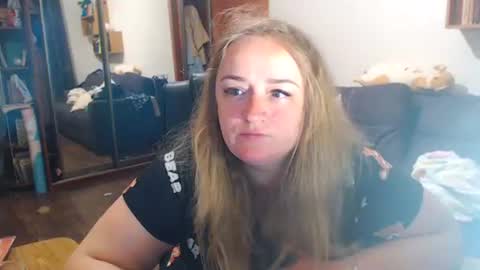 Snapshot of honeydewmolly chatting on May 2026 05:52:01 PM HoneydewMolly online show from May 2026 05:52:01 PM