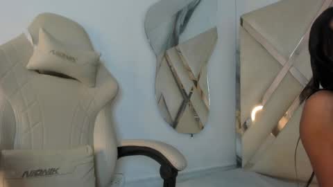 honeyht online show from May 2026 12:23:02 PM