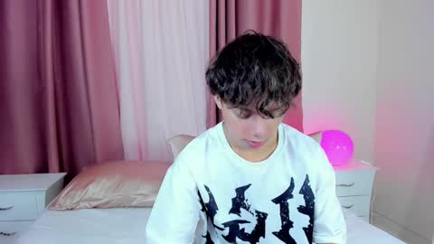 honeymoon_sariel online show from December 2025 01:48:01 PM