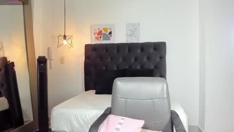 Snapshot of honeymoongirlie chatting on February 2025 09:31:01 PM Princess Sofia online show from February 2025 09:31:01 PM