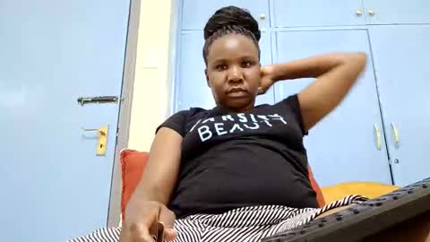 Honeymuny online show from December 2025 06:47:02 PM