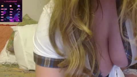 Snapshot of honeyvalerie chatting on December 2024 08:20:01 AM Val online show from December 2024 08:20:01 AM
