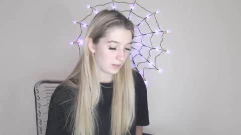 honeyveil online show from November 2025 11:22:02 AM