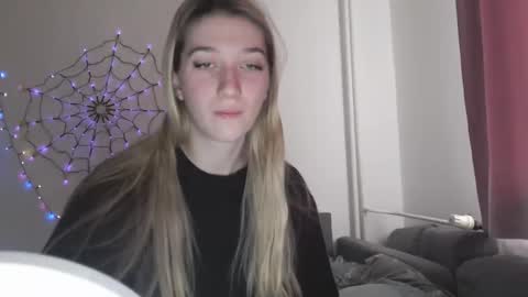 honeyveil online show from November 2025 11:21:02 AM