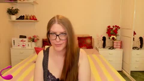 Snapshot of honeywinexs chatting on June 2026 02:01:02 PM honeywinexs online show from June 2026 02:01:02 PM