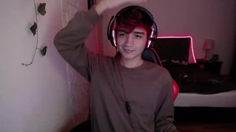 Esteban online show from September 2025 04:34:02 AM