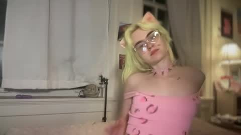 Emi Rose online show from October 2025 05:00:02 AM