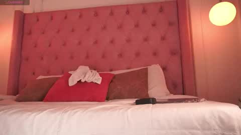 Honey Moon  Help me to reach 100 thumbs up online show from January 2026 07:29:01 PM