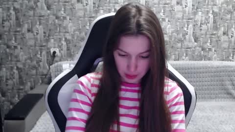 Snapshot of honeyynancyy chatting on December 2024 10:50:01 AM Nancy online show from December 2024 10:50:01 AM