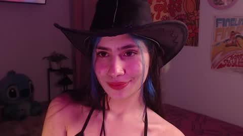 Snapshot of honeyypeaach chatting on December 2024 12:28:01 AM online show from December 2024 12:28:01 AM