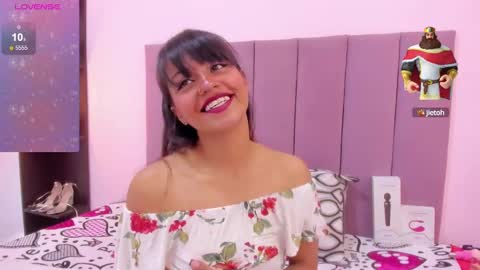 Snapshot of hoollyhendrix chatting on October 2025 09:11:01 PM holly online show from October 2025 09:11:01 PM