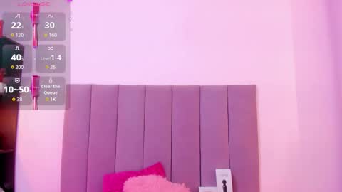 Snapshot of hoollyhendrix chatting on October 2025 08:21:02 PM holly online show from October 2025 08:21:02 PM