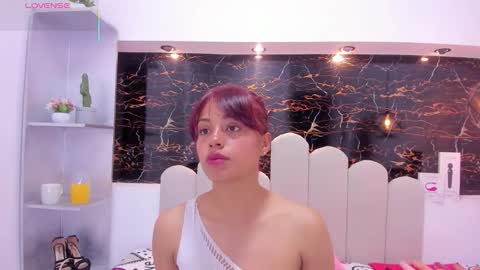 Snapshot of hoollyhendrix chatting on October 2025 04:02:02 PM holly online show from October 2025 04:02:02 PM