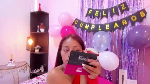 Snapshot of hoollyhendrix chatting on October 2025 05:36:01 PM holly online show from October 2025 05:36:01 PM