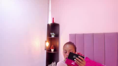 Snapshot of hoollyhendrix chatting on November 2025 08:08:01 PM holly online show from November 2025 08:08:01 PM