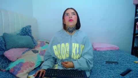 Snapshot of hoot_alicee chatting on April 2026 08:40:02 PM ONLYFANS online show from April 2026 08:40:02 PM