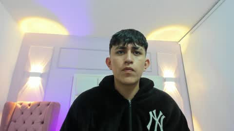 hoot_booys_ online show from April 2026 03:26:02 AM