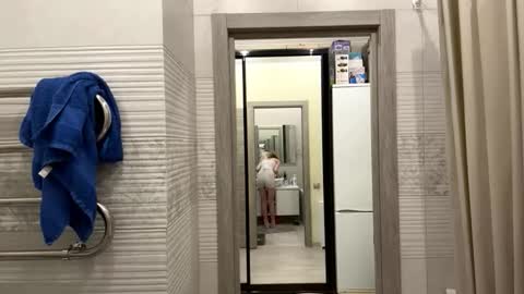 Emmi online show from November 2025 05:21:01 AM