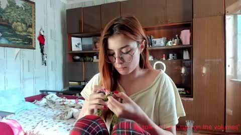 Snapshot of hoppypoppyy chatting on September 2025 01:55:01 PM Bambi online show from September 2025 01:55:01 PM