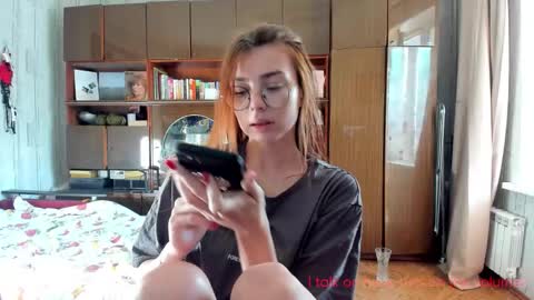 Snapshot of hoppypoppyy chatting on September 2025 02:06:01 PM Bambi online show from September 2025 02:06:01 PM