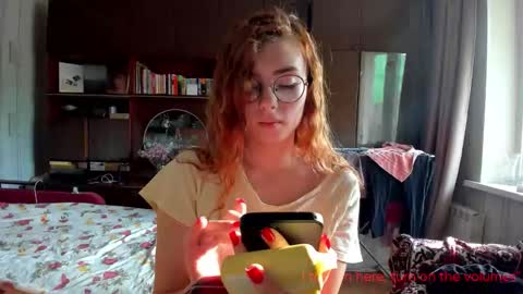 Snapshot of hoppypoppyy chatting on September 2025 01:02:01 PM Bambi online show from September 2025 01:02:01 PM