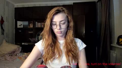 Snapshot of hoppypoppyy chatting on October 2025 03:12:02 PM Bambi online show from October 2025 03:12:02 PM