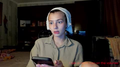 Snapshot of hoppypoppyy chatting on October 2025 03:03:01 PM Bambi online show from October 2025 03:03:01 PM