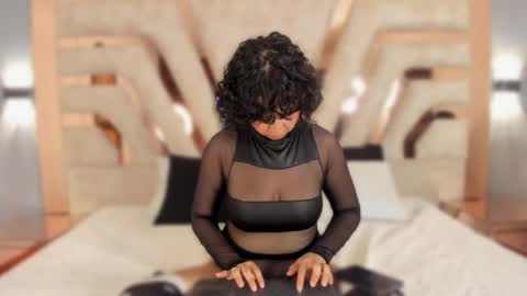 Layla Noir online show from May 2026 11:38:02 AM