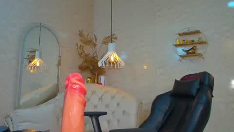Snapshot of horny_curlss chatting on June 2026 03:40:01 AM Horny Curls online show from June 2026 03:40:01 AM