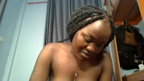 horny_lunah online show from April 2026 05:00:02 PM
