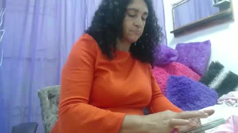 Snapshot of horny_mommy17 chatting on October 2025 12:52:02 AM armina online show from October 2025 12:52:02 AM
