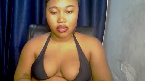 Snapshot of horny_temptation_ chatting on November 2025 12:38:02 PM Miss Zanele online show from November 2025 12:38:02 PM