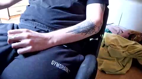 Snapshot of hornyandopenminded chatting on October 2025 01:34:01 PM hornyandopenminded online show from October 2025 01:34:01 PM