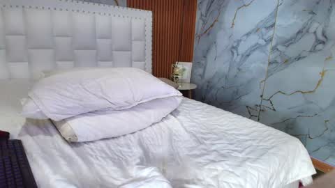 Snapshot of hornybarelylegalgirl chatting on December 2024 02:01:02 AM Khloe online show from December 2024 02:01:02 AM