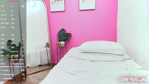 Snapshot of hornybarelylegalgirl chatting on December 2024 02:36:02 PM Khloe online show from December 2024 02:36:02 PM