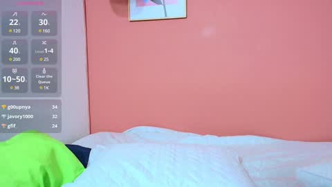 Snapshot of hornybarelylegalgirl chatting on January 2025 10:34:01 PM Khloe online show from January 2025 10:34:01 PM