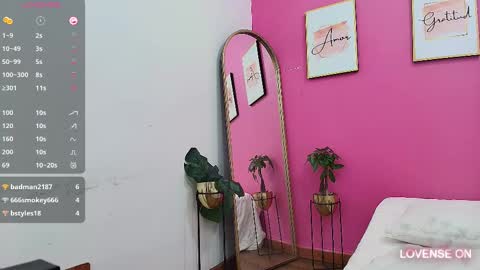 Snapshot of hornybarelylegalgirl chatting on February 2025 04:44:01 PM Khloe online show from February 2025 04:44:01 PM