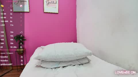 Snapshot of hornybarelylegalgirl chatting on February 2025 10:53:02 PM Khloe online show from February 2025 10:53:02 PM